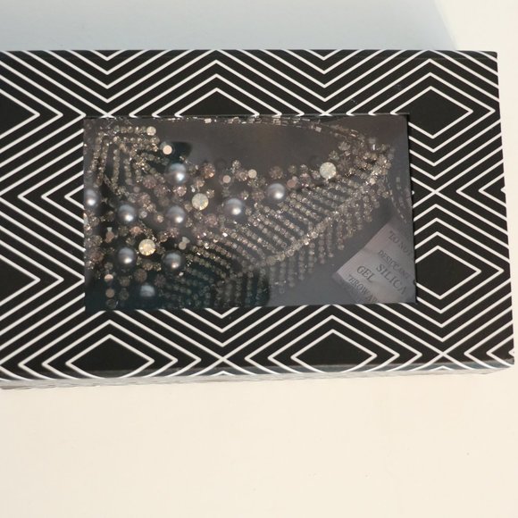 Black Pearl Chunky Statement Necklace - Picture 6 of 8